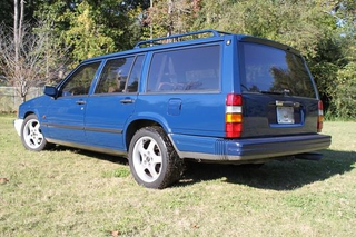 Illustration for article titled For $8,500, ’86 V8 Volvo Hauls Kids and Ass